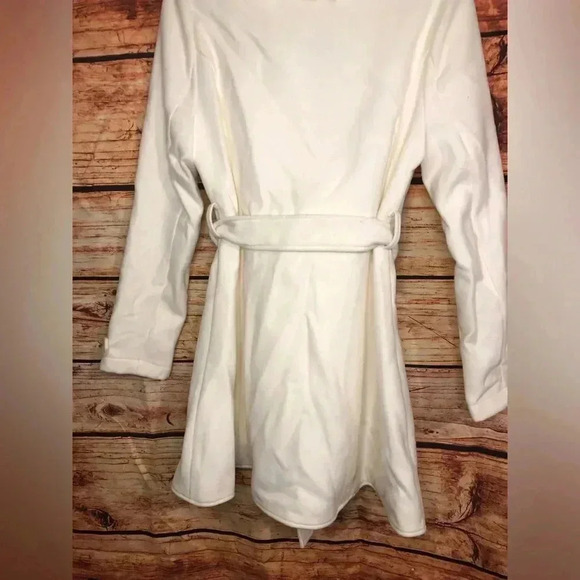 ❄️🐩White / Cream Faux Fur coat🐩❄️ - Picture 8 of 10